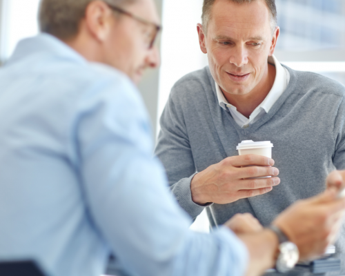 Expert showing member an idea outline on his phone Expert showing member an outline on his phone